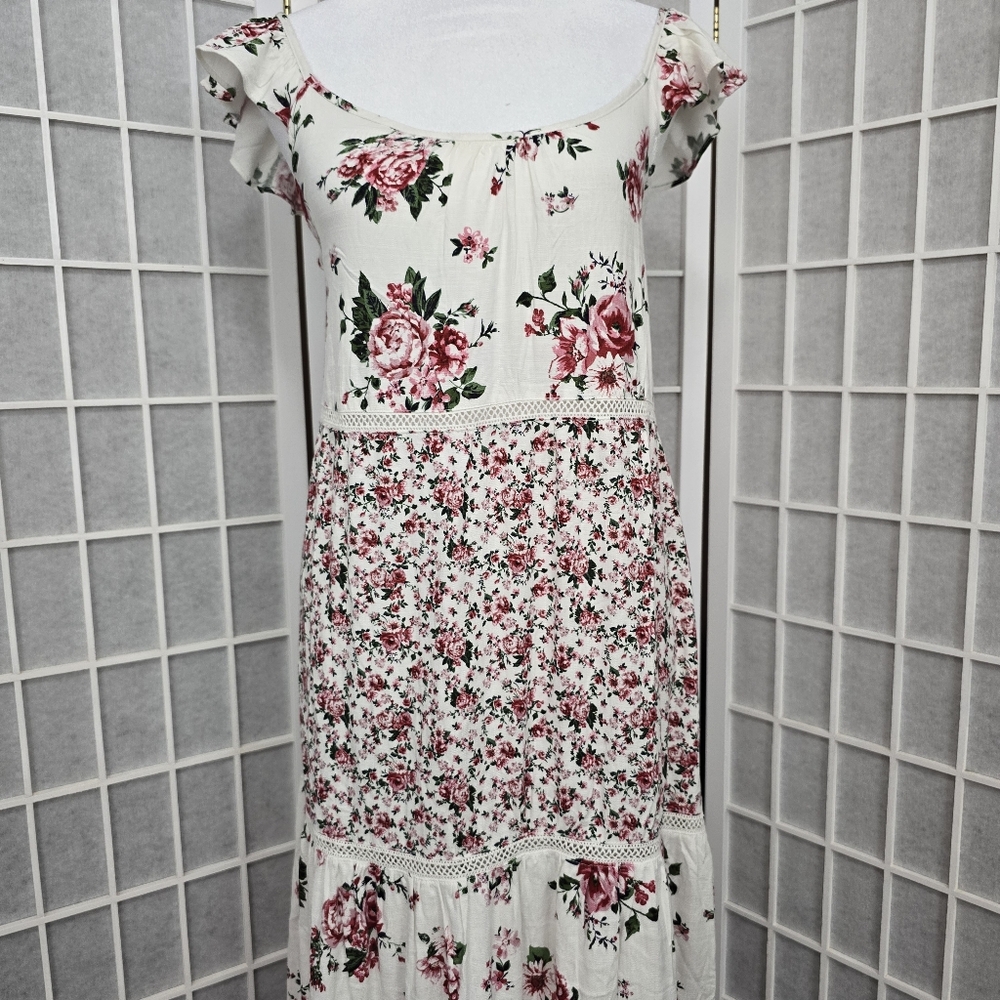 #38.By The River Rose print maxi dress with crochet details - Picture 5 of 10